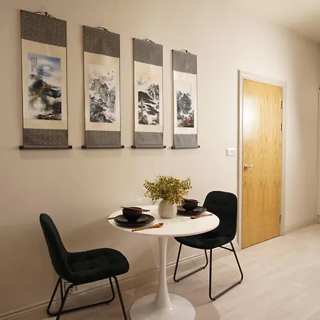 The Jade Emperors Suite - Sleeps 5 - City Centre - Flexible Check In - First Direct Arena 7Min Walk Leeds  Exterior photo