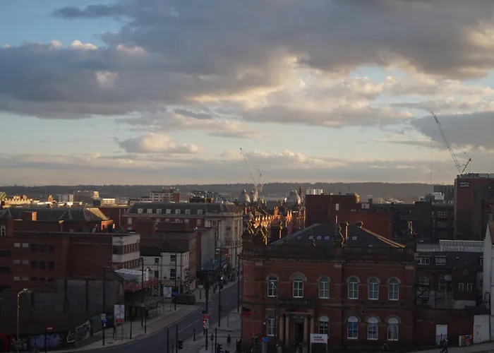 The Jade Emperors Suite - Sleeps 5 - City Centre - Flexible Check In - First Direct Arena 7Min Walk