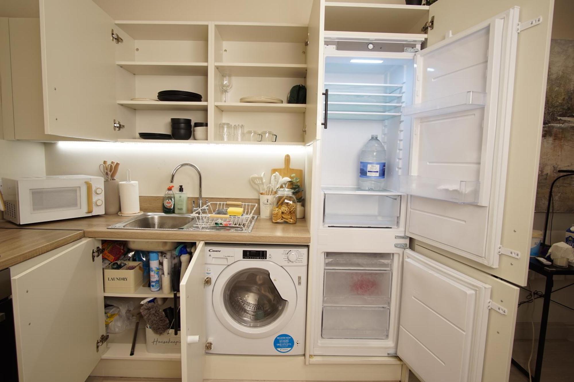 The Jade Emperors - Sleeps 5 - Centre - Flexible Check In - First Direct Arena 7min Walk Apartment *