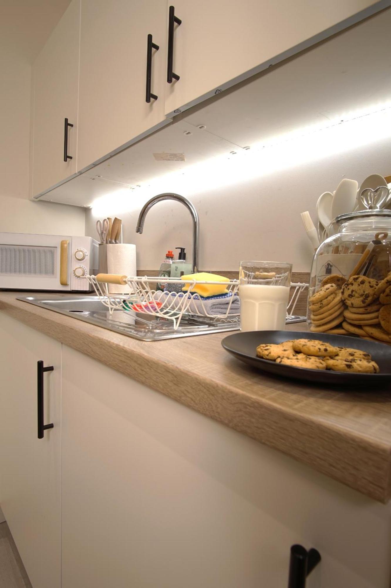 The Jade Emperors - Sleeps 5 - Centre - Flexible Check In - First Direct Arena 7min Walk *