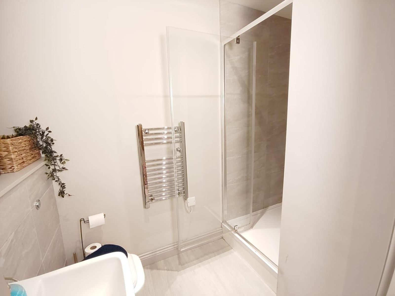 The Jade Emperors - Sleeps 5 - Centre - Flexible Check In - First Direct Arena 7min Walk Leeds (West Yorkshire)